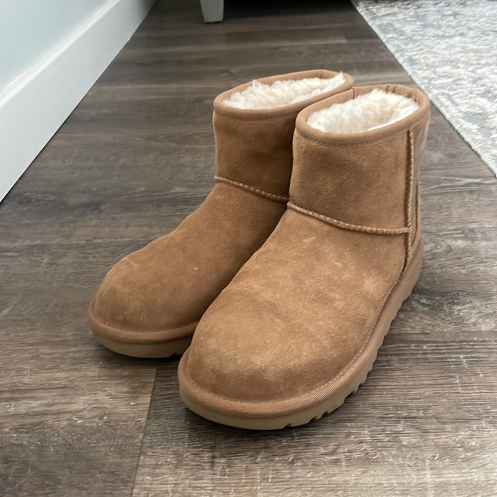 UGG - short classic with logo